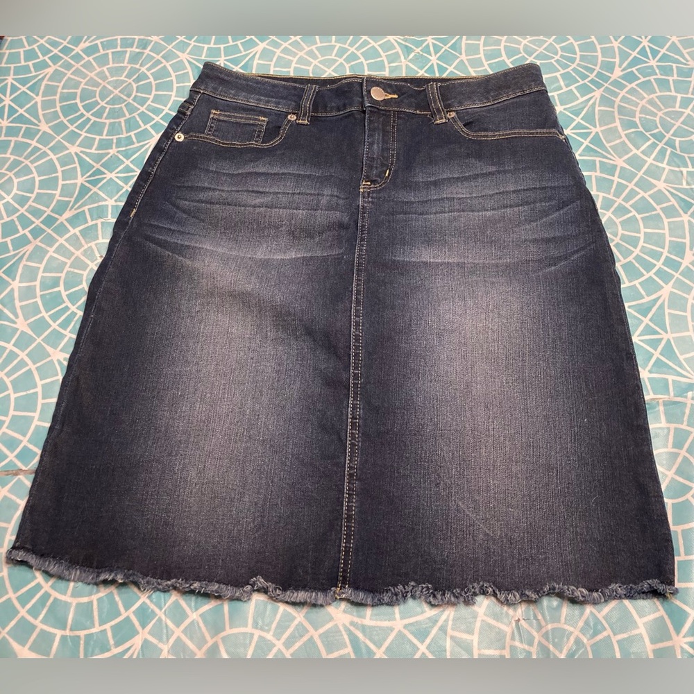💛TODAY***$15***Westport dark blue denim skirt.